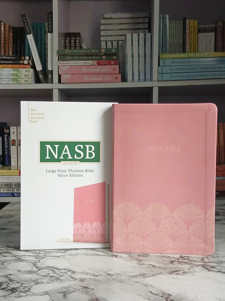 NASB Large Print Thinline Bible, Value Edition, Soft Pink LeatherTouch