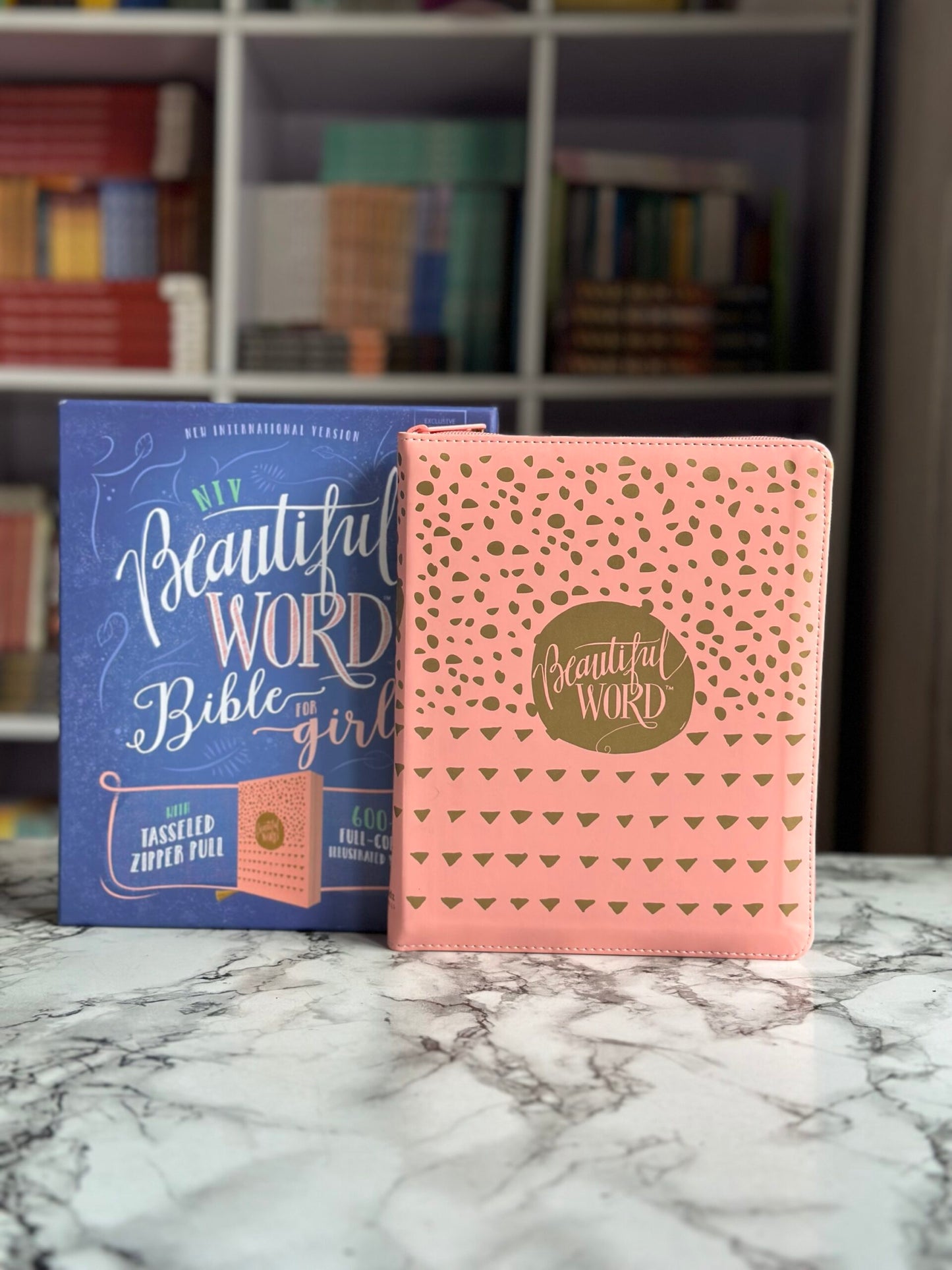 NIV, Beautiful Word Bible for Girls, Updated Edition, Leathersoft, Zippered, Pink, Red Letter, Comfort Print: 600+ Full-Color Illustrated Verses