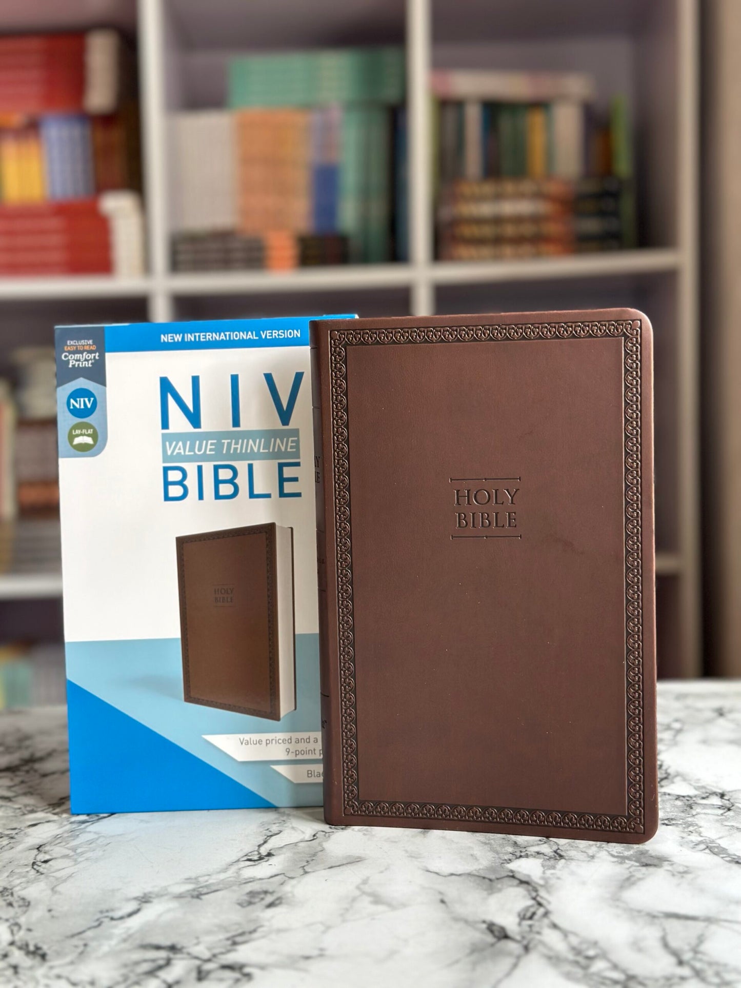 NIV, Value Thinline Bible, Leathersoft, Brown, Comfort Print