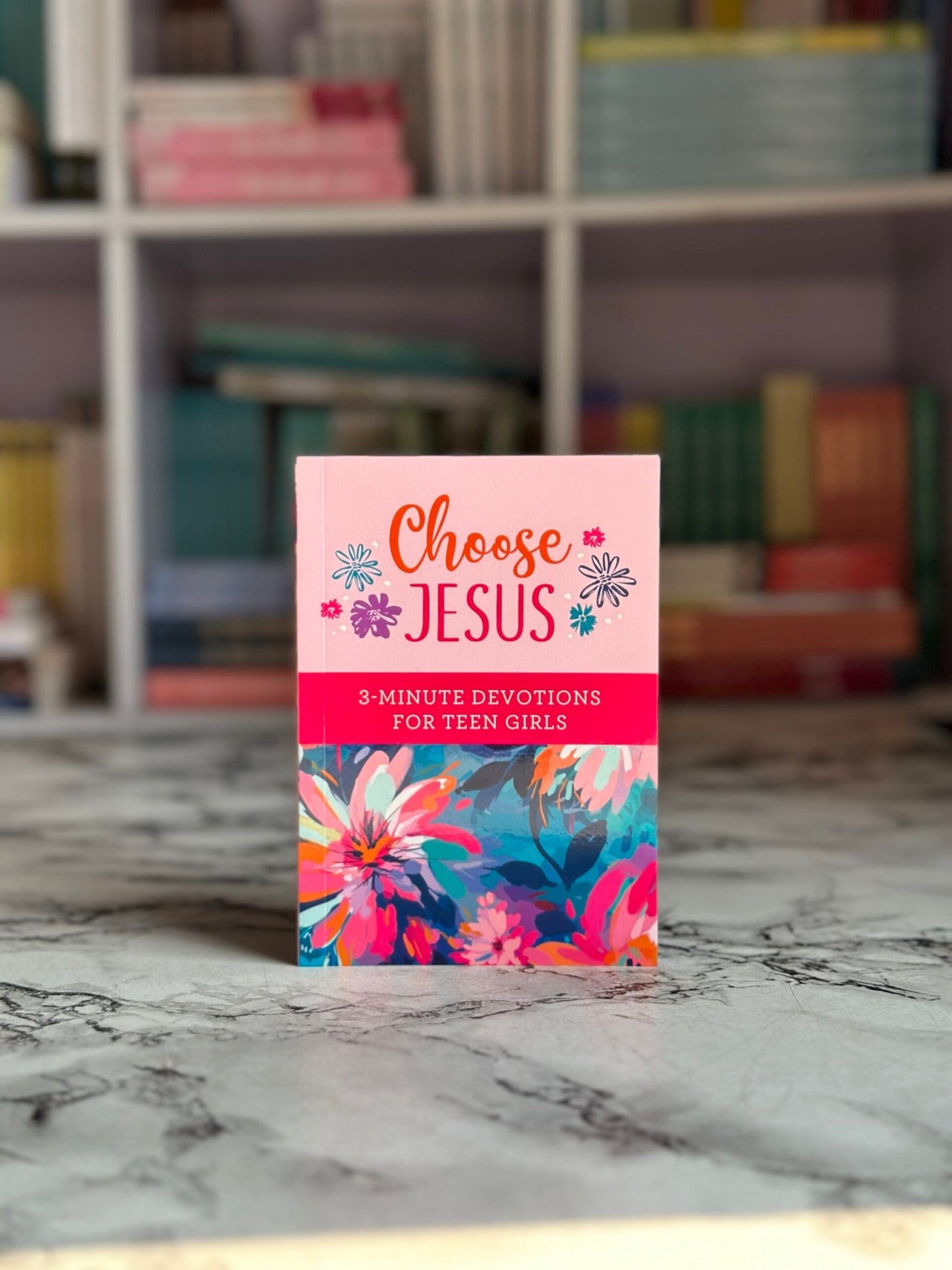 Choose Jesus: 3-Minute Devotions for Teen Girls