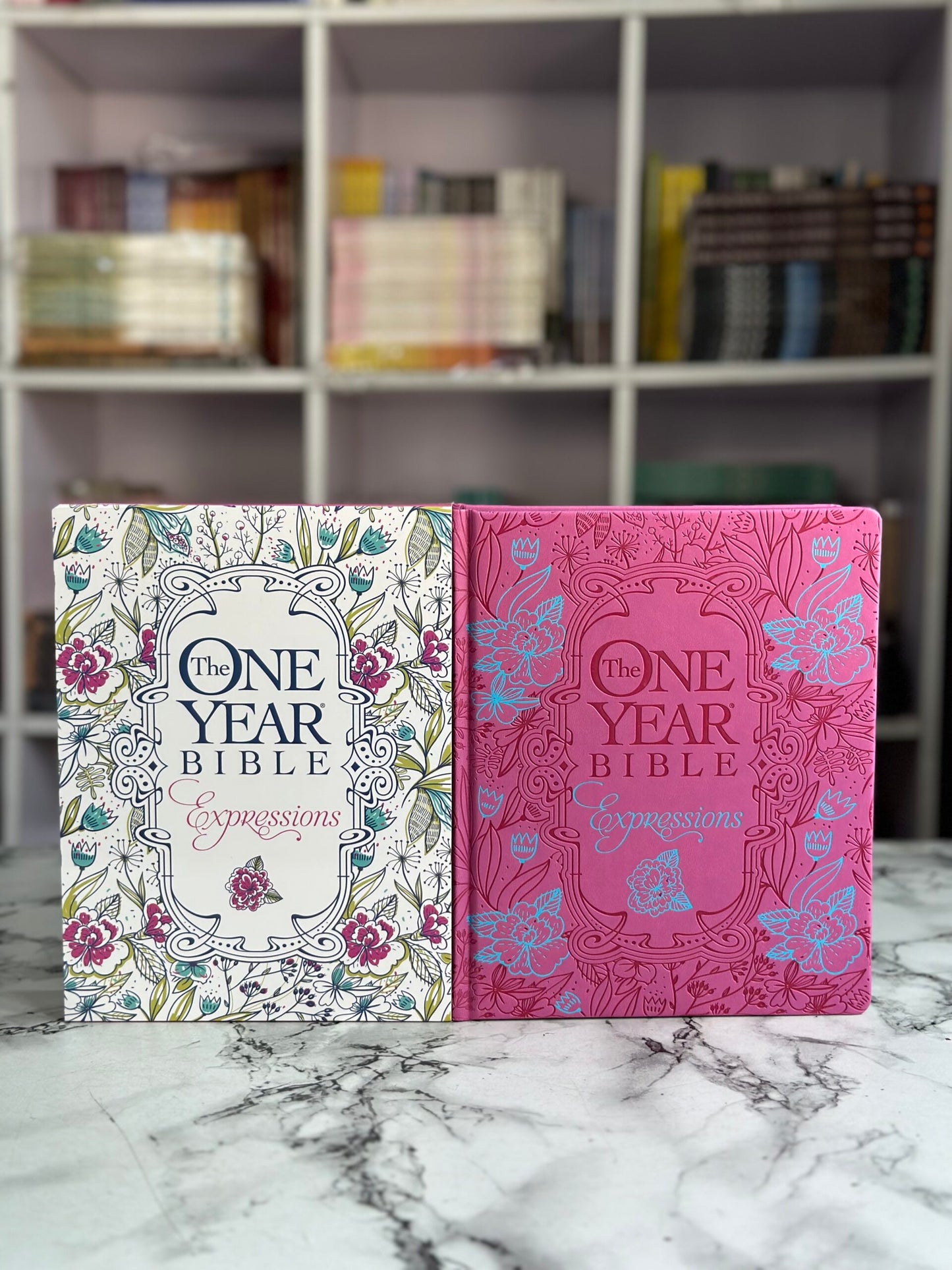 The One Year Bible Expressions NLT, Deluxe (Hardcover, Pink Flowers)