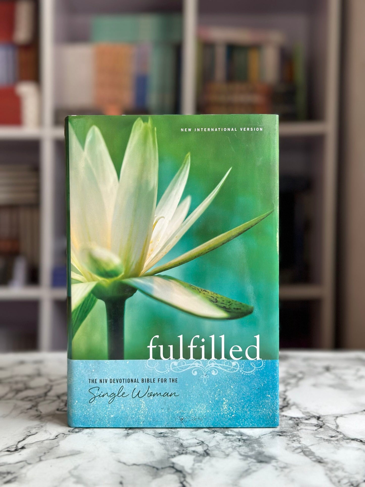 NIV, Fulfilled Devotional Bible for the Single Woman, Hardcover