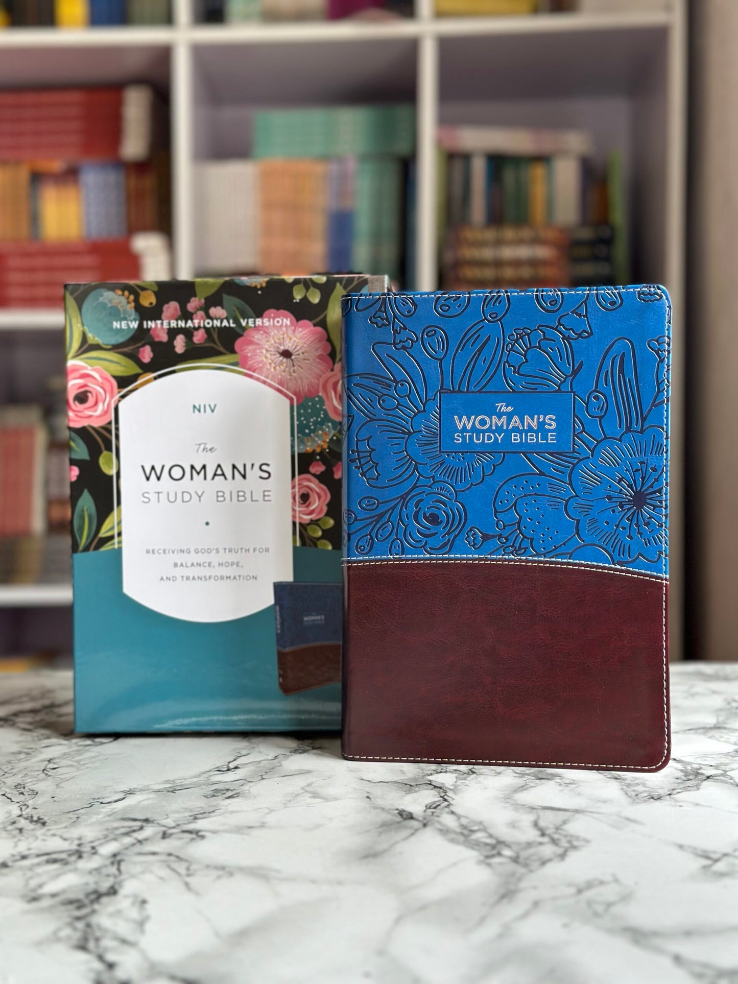 NIV, The Woman's Study Bible, Leathersoft, Blue/Brown, Full-Color, Red Letter: Receiving God's Truth for Balance, Hope, and Transformation