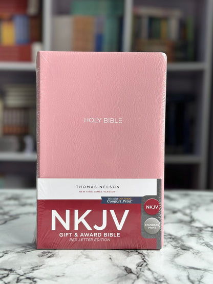 NKJV, Gift and Award Bible, Leather-Look, Pink, Red Letter, Comfort Print
