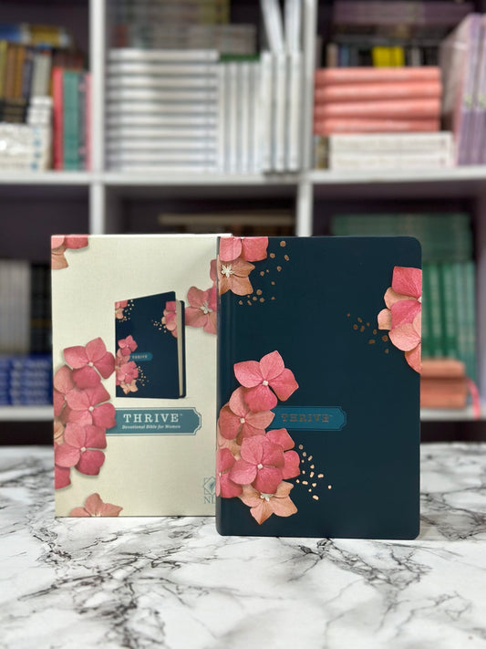 NLT THRIVE Devotional Bible for Women (Hardcover)