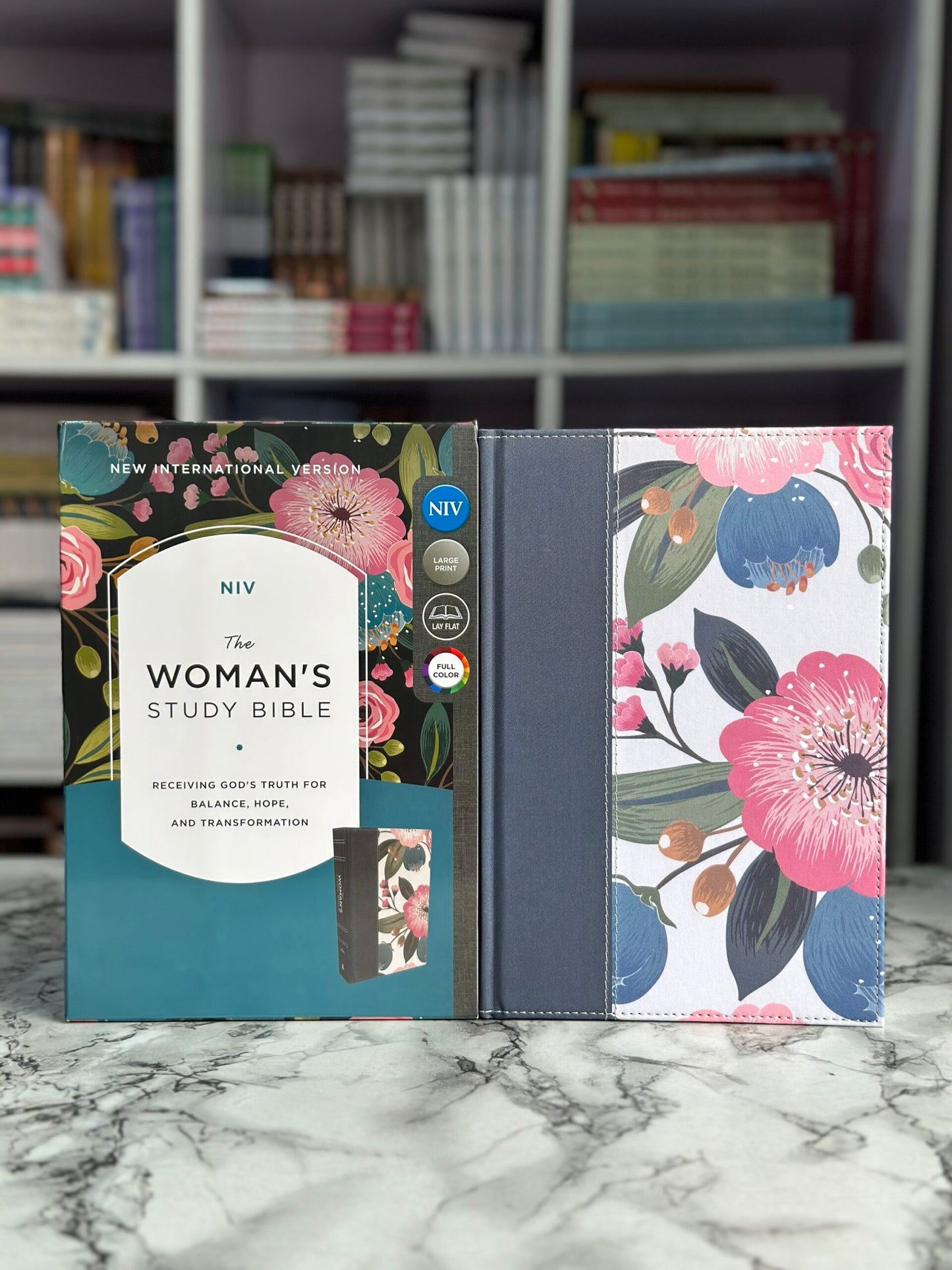 NIV, The Woman's Study Bible, Cloth over Board, Blue Floral, Full-Color, Red Letter: Receiving God's Truth for Balance, Hope, and Transformation