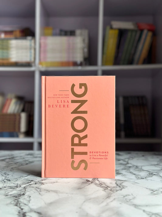Strong: Devotions to Live a Powerful and Passionate Life (Hardcover)