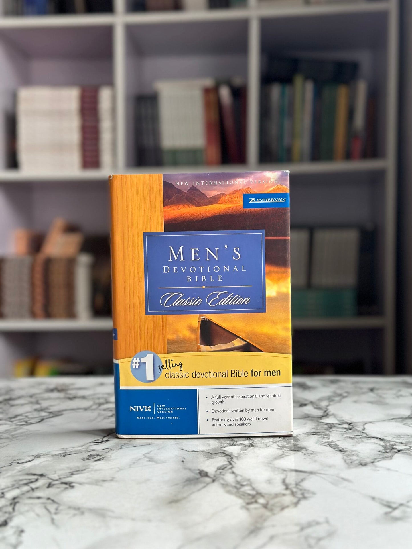 Men’s Devotional Bible (Hardcover)