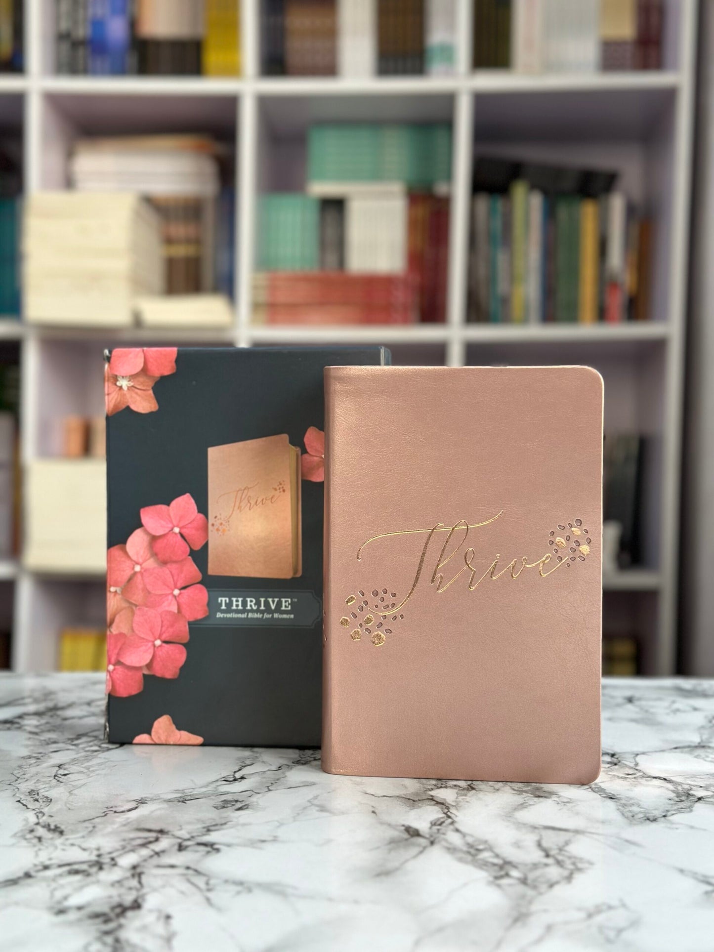 NLT THRIVE Devotional Bible for Women (LeatherLike, Rose Metallic)